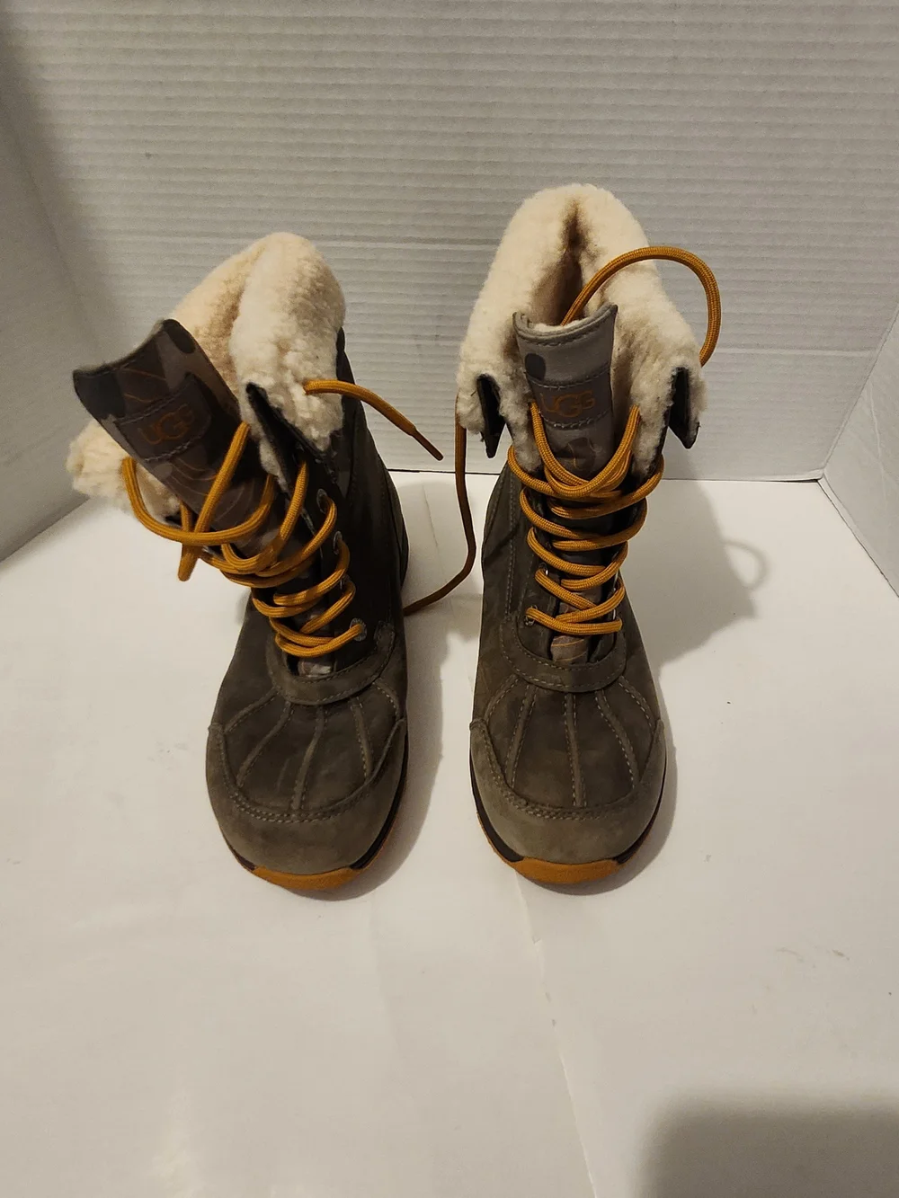 UGG Kids Gray Brown Shearling-Lined Lace-Up Winter Boots